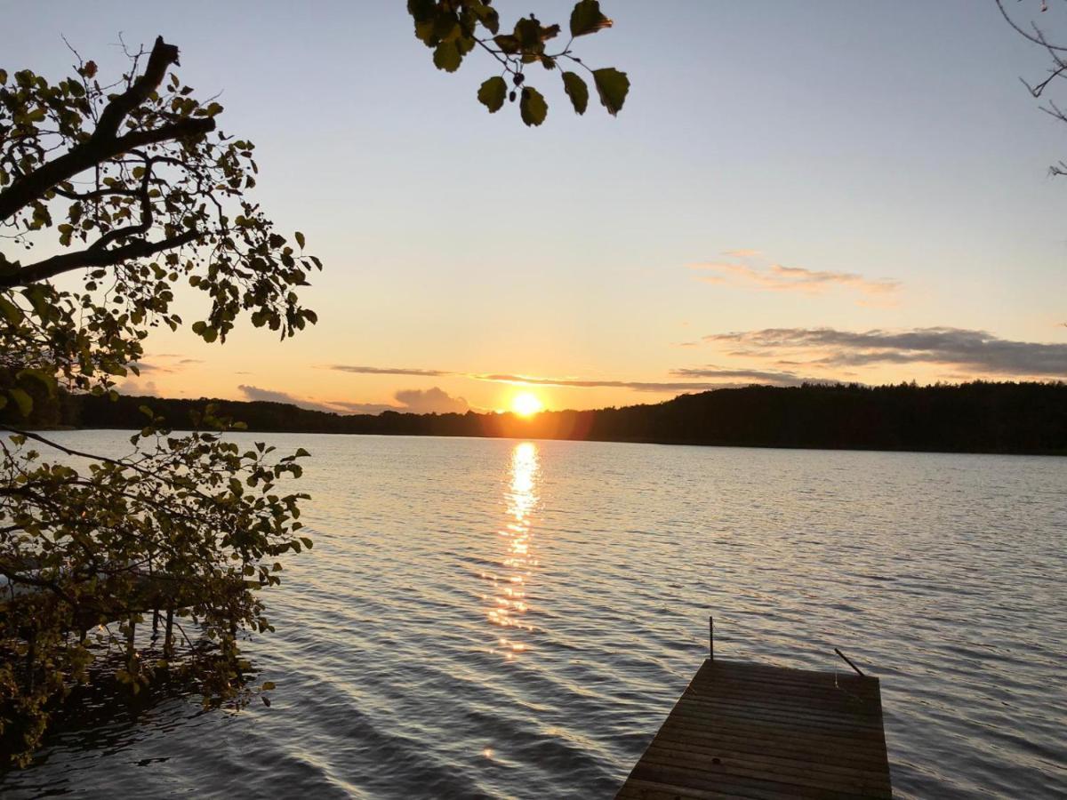 Ferienhaus Reetdach 1300Qm Privatgrundstueck Bootssteg Sauna Templin Luebbesee Uckermark Erholung Pur Seenplatte Petersdorf  Bagian luar foto